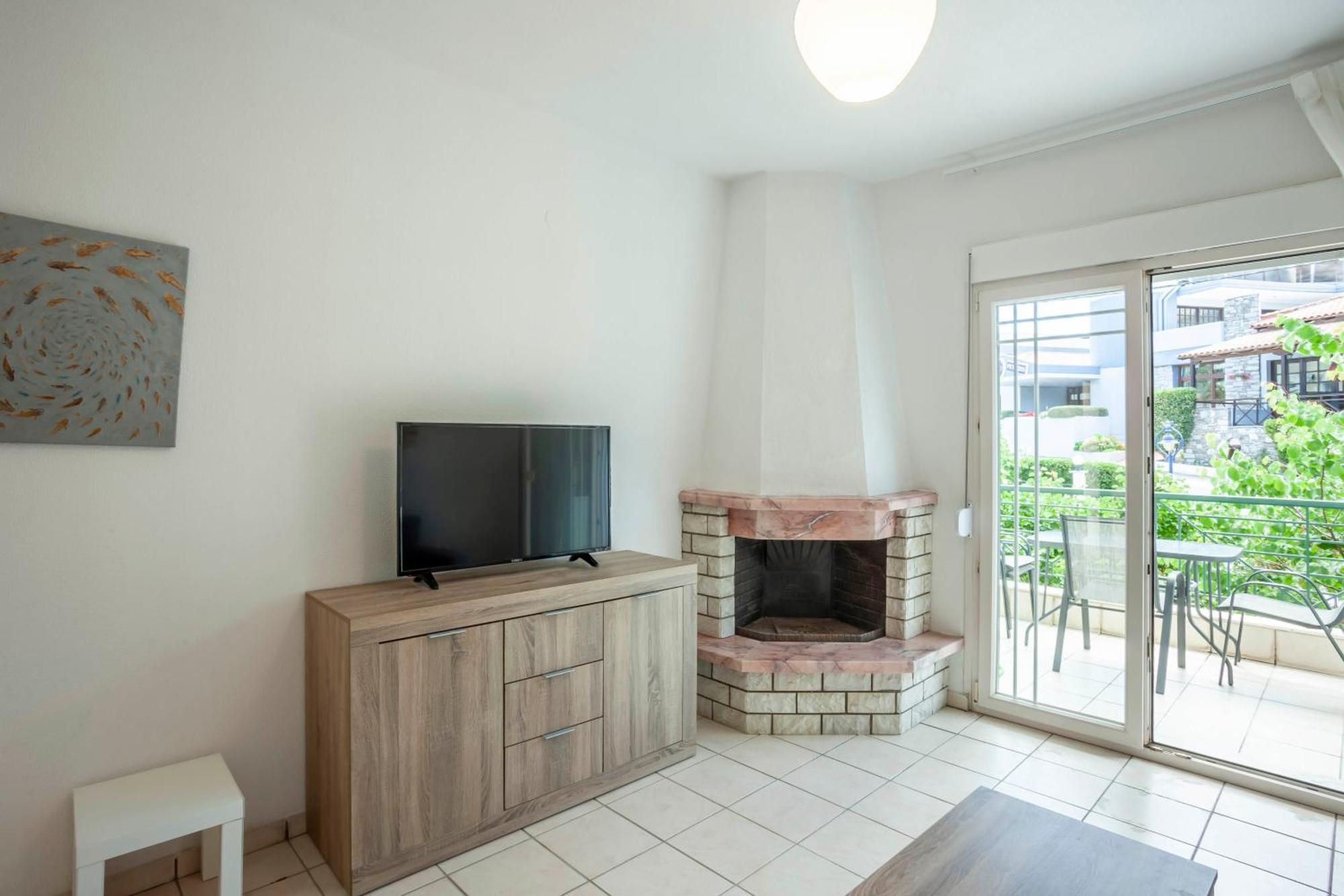 Aris Luxury Apartments Пефкохори Экстерьер фото